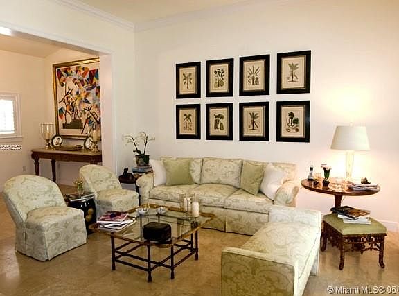 2nd image of 586 Loretto Ave #2