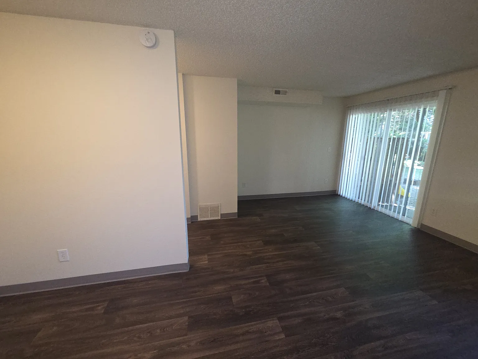 2 bed, 1.5 bath, 825 sqft, $1,600 — Photo 4