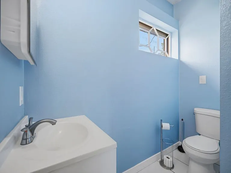 1123 E Indiana Ave — Photo 28