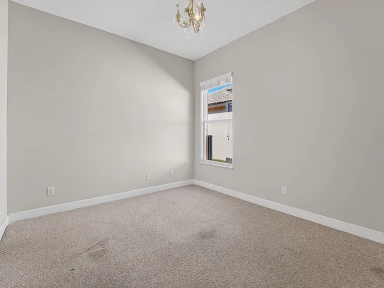 854 SW Saint Tropez Ct — Photo 22