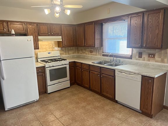 3rd image of 3192 N Meadow Ln