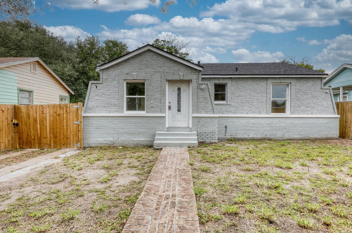 3 bed, 1281 sqft, $1,650 — Photo 1