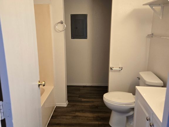 Bath to utility area