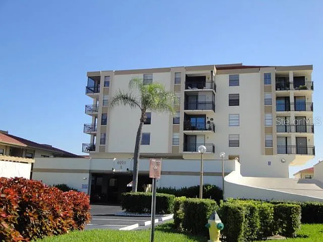 6051 Sun Blvd #305