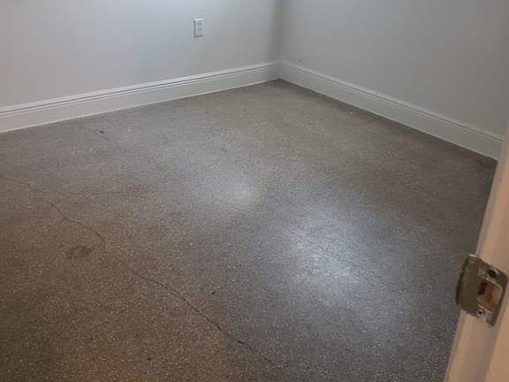 5th image of 717 NE 10th Ave #3