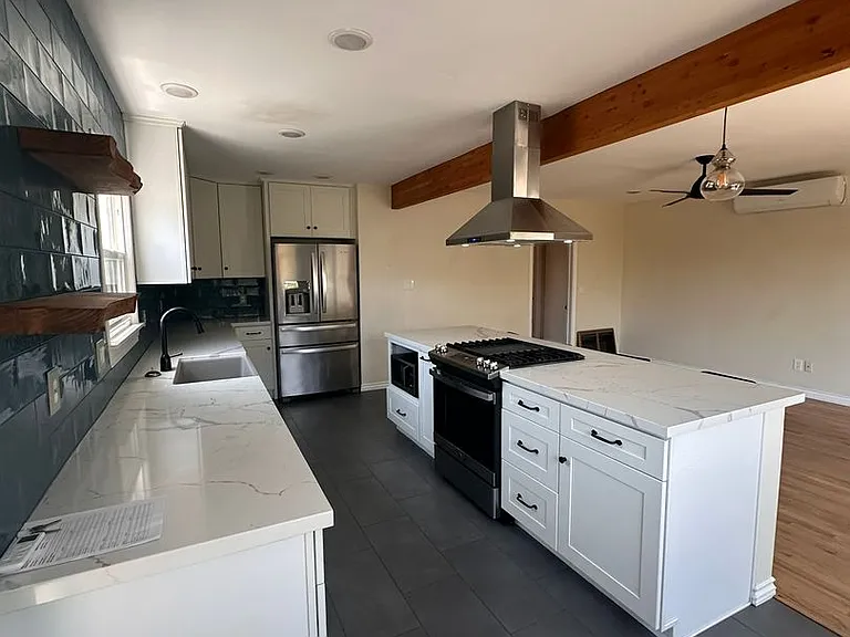 2152 Rexford Dr — Photo 1