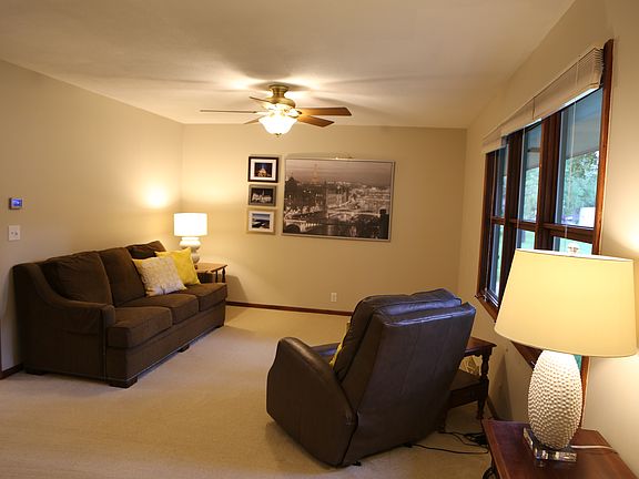 5th image of 109 Lexington Ave N