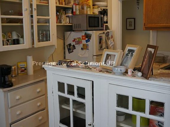 5th image of 63 Woodstock Ave APT 1