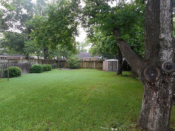 2nd image of 400 E Pecan St