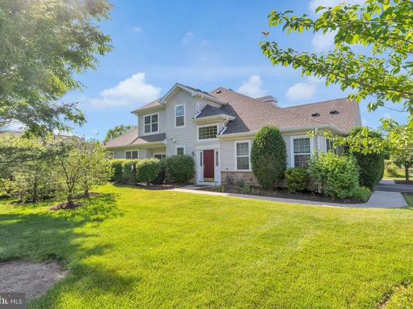 1 Wiltshire Dr, Lawrence Township, NJ 08648