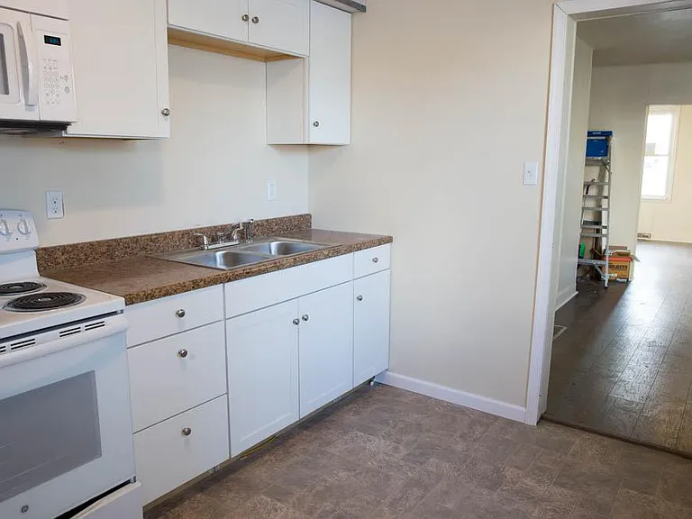 526 W Church St — Photo 3