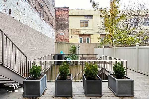 Sold by Warburg | media 7