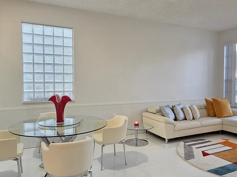 661 Lake Wellington Dr — Photo 12