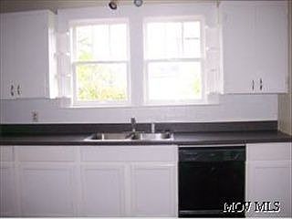 2nd image of 2903 Avery St