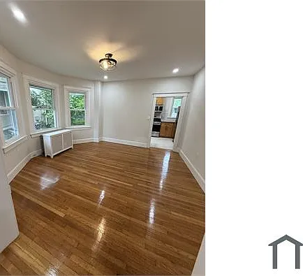 305 E Vernon Rd — Photo 5