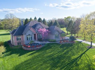 3 Bordeaux Ct, Oakwood Hills, IL 60013