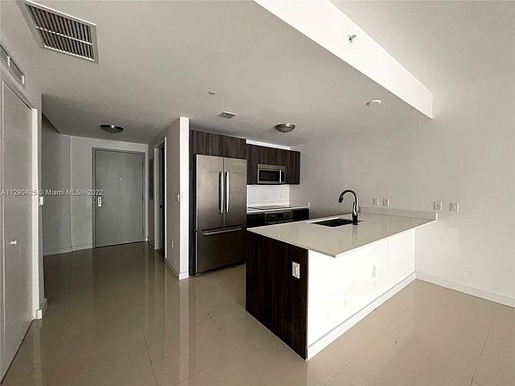 5th image of 488 NE 18th St Unit 1706
