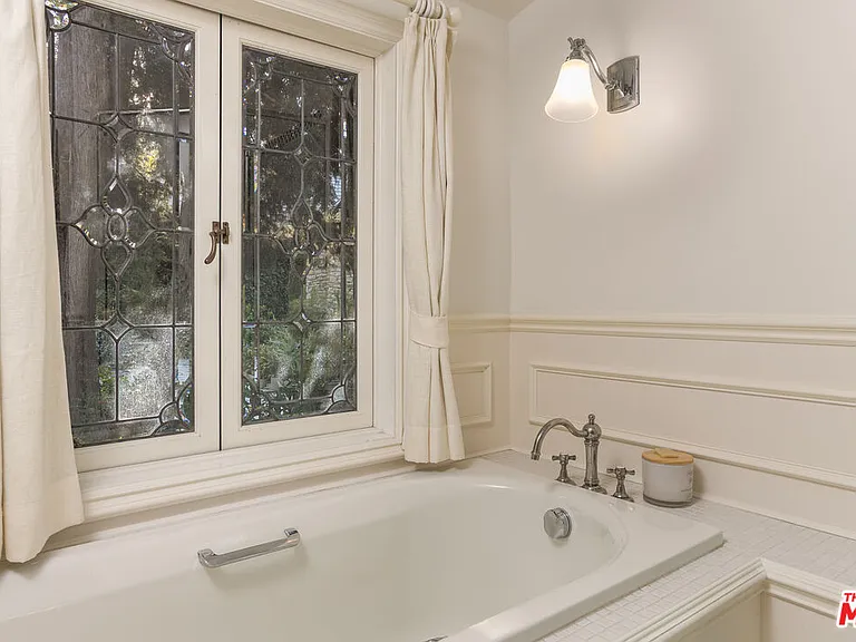4880 Queen Florence Ln — Photo 34