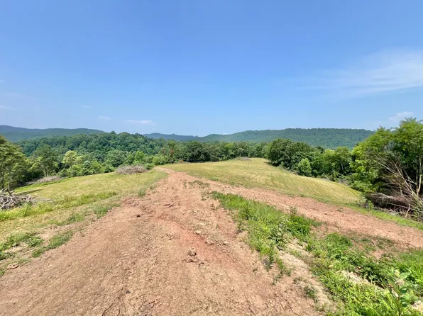 6452 Gauley Tpke, Heaters, WV 26627