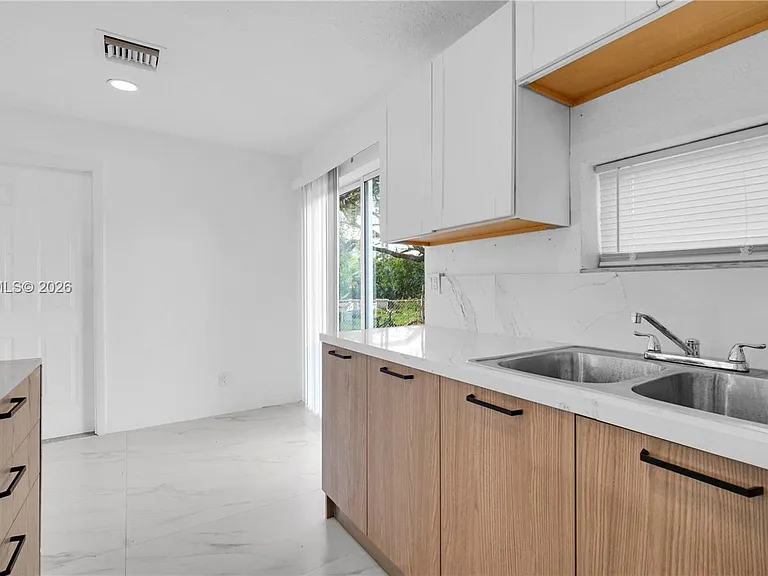 4285 SW 48th Ct — Photo 7