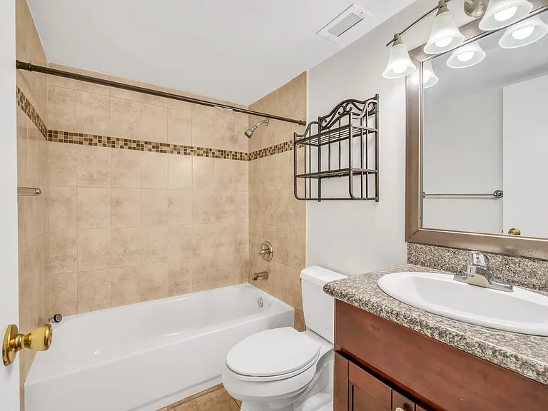 201 W Laurel St #607 — Photo 10