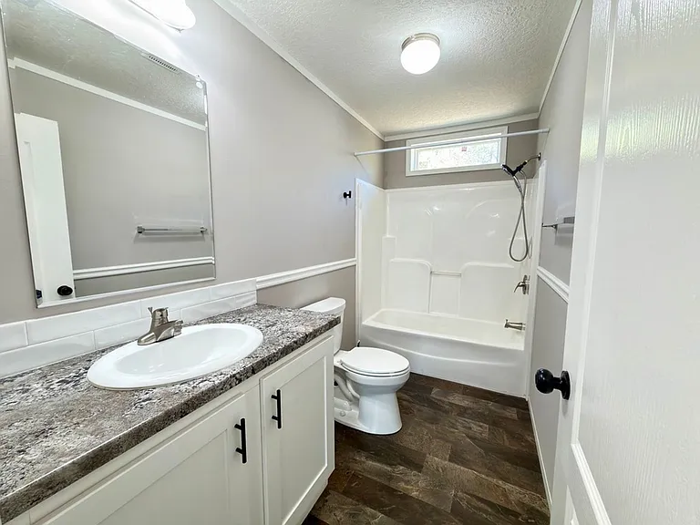 55 Oak Ave — Photo 45