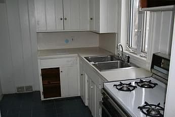 5th image of 852 Fuller Ave NE