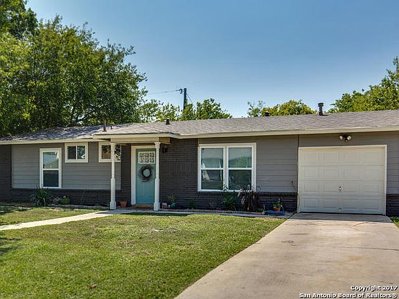 3rd image of 830 Rexford Dr