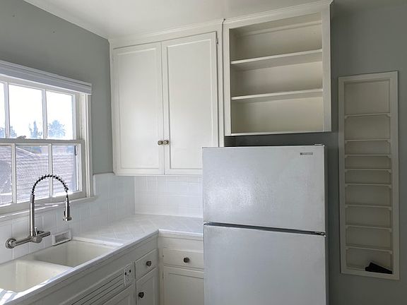 3rd image of 1267 1/2 Devon Ave #1267-1/2