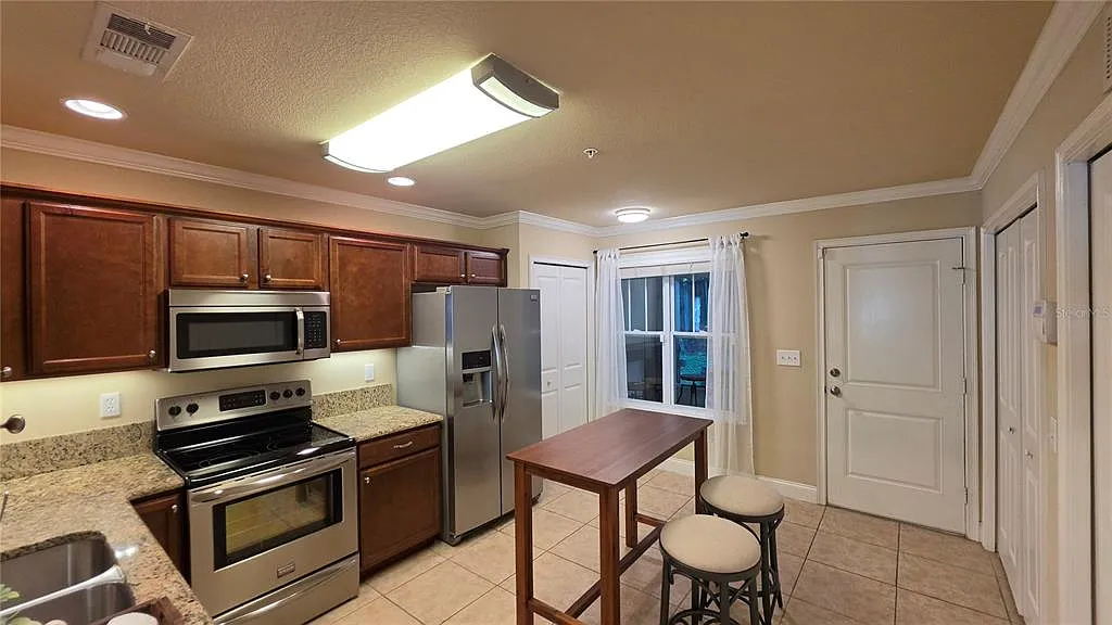 2 bed, 2.5 bath, 1141 sqft, $2,000 — Photo 3