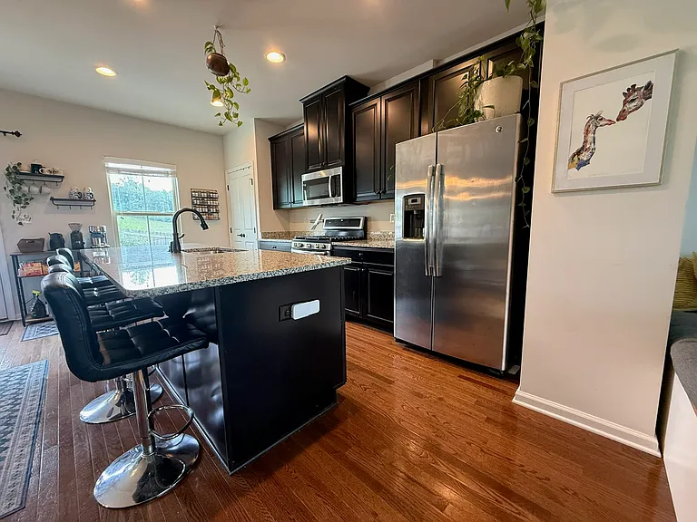 814 Oval Park Ln — Photo 2