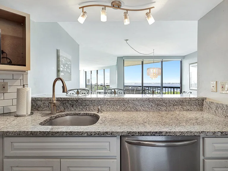9500 S Ocean Dr #Penthouse 10 — Photo 8
