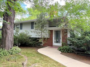 6600 N Braeburn Ln, Glendale, WI 53209