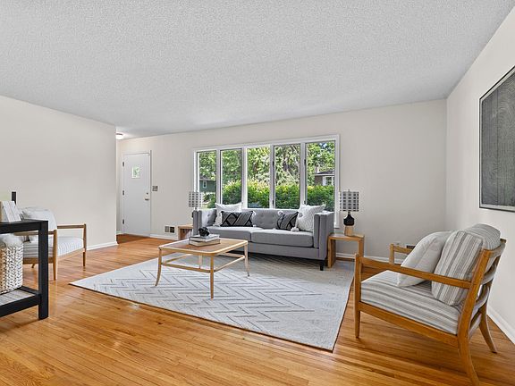 3rd image of 2124 Sapphire Ln