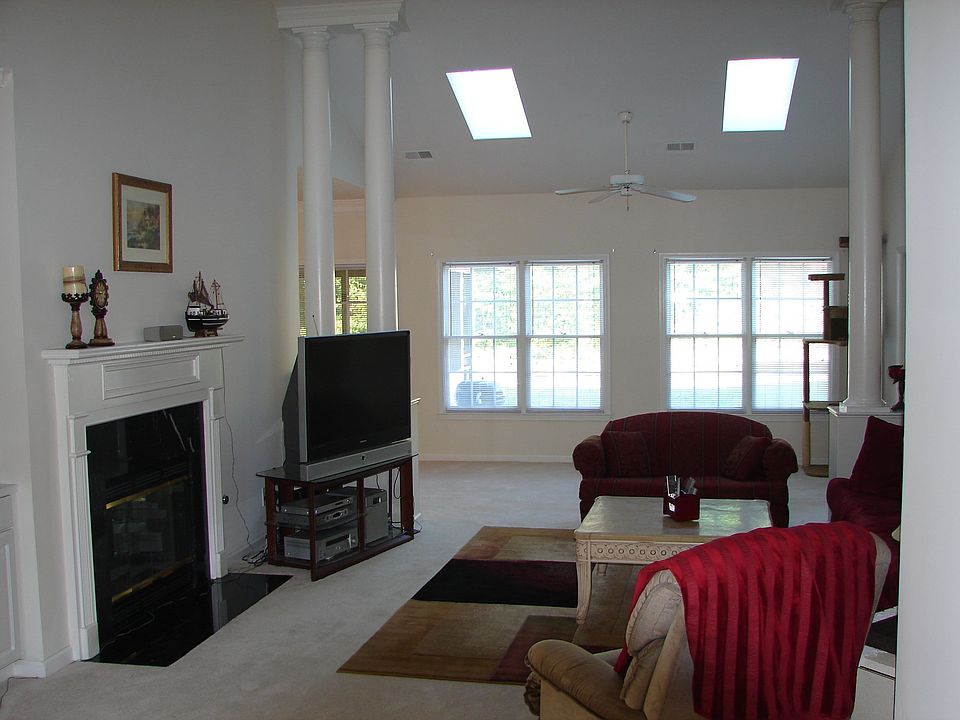 2nd image of 222 Birchmore Walk