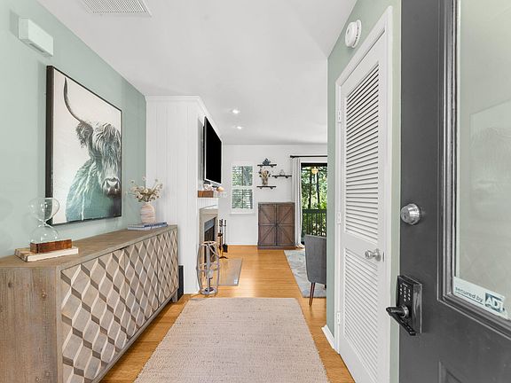 5th image of 1043 Marsh Court Ln