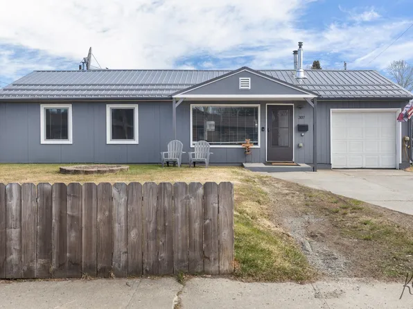 307 Slater Dr, Fairbanks, AK 99701