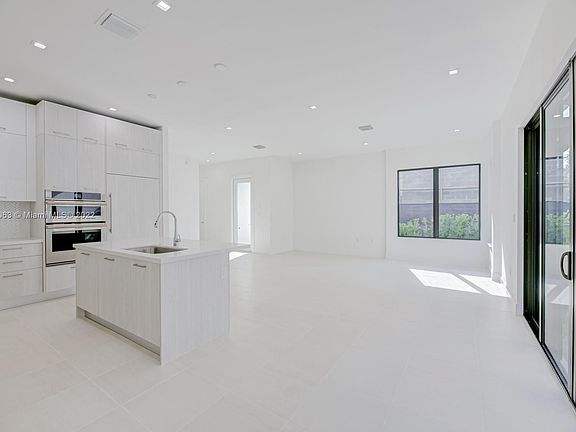 4th image of 8240 NW 44th Ter #8240