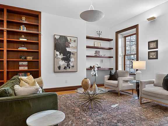 2nd image of 121 Grand St #2