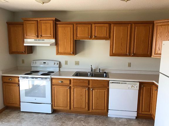 5th image of 860 Edgewater Dr