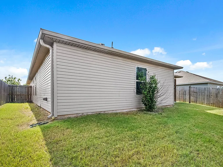 927 E Swift Dr — Photo 24