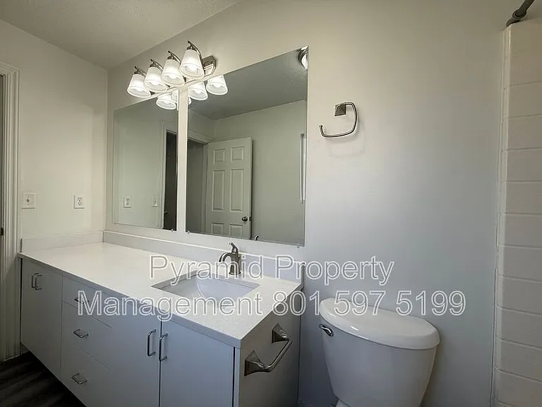 3178 S 945 E #B — Photo 10
