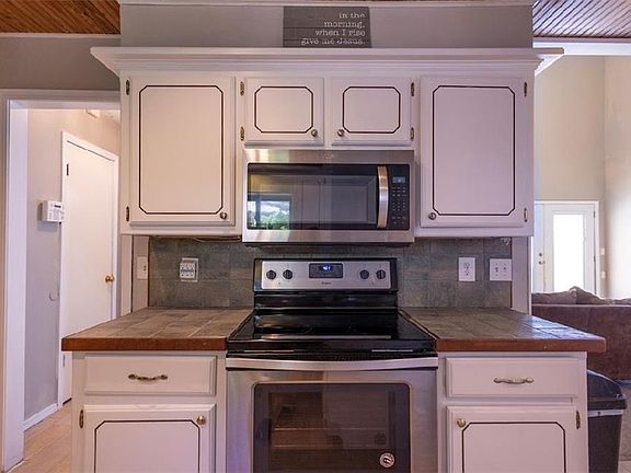 4th image of 2529 Lynn Ln