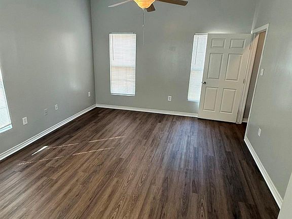 4th image of 4122 Drake St #1/2