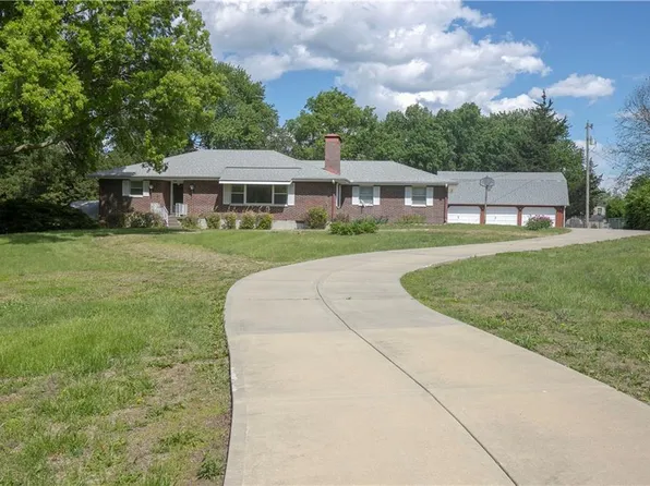 517 S 21st St, Leavenworth, KS 66048