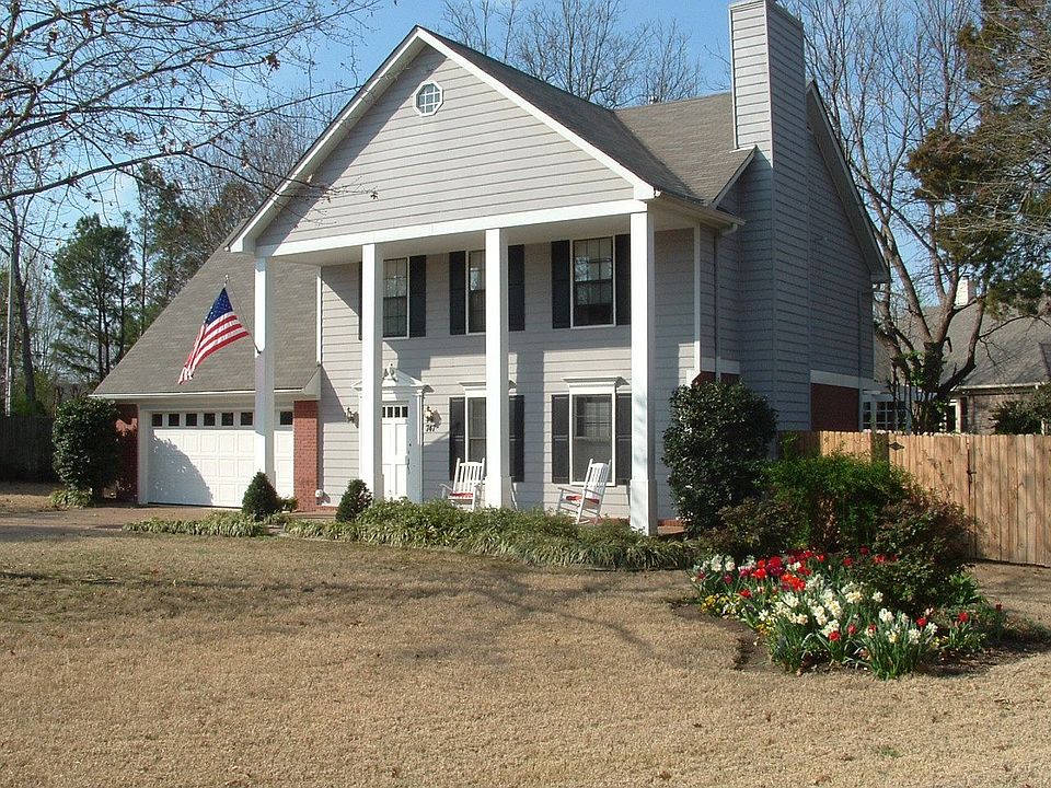 Spacious home at end of cov 