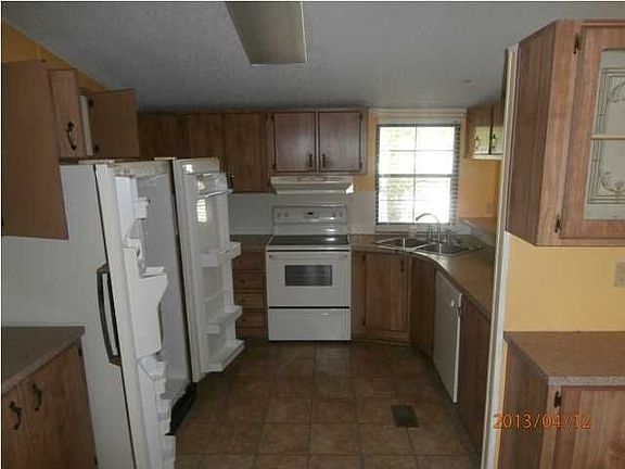 3rd image of 1055 Everglade Dr