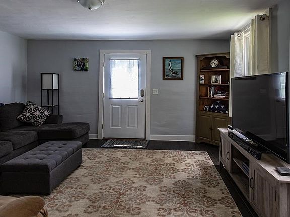 5th image of 127 Pearl St