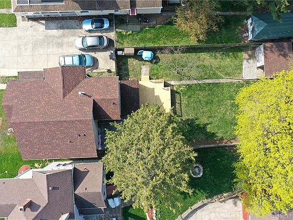 2nd image of 744 S Detroit St