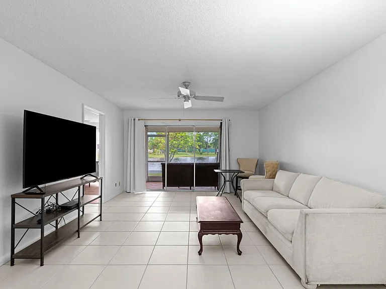 315 Cape Cod Cir #B — Photo 4